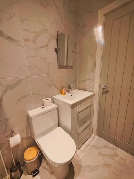 Sloane Modern 2 Bedroom Seafront Apartment Blackpool Exterior photo