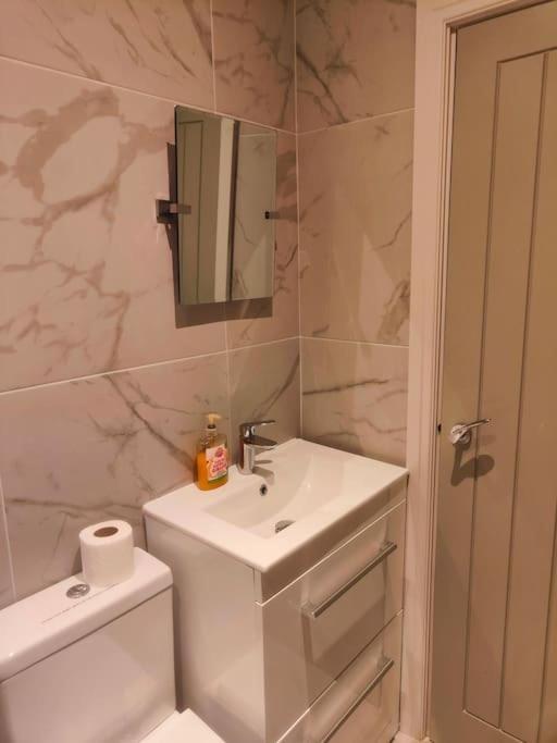 Sloane Modern 2 Bedroom Seafront Apartment Blackpool Exterior photo